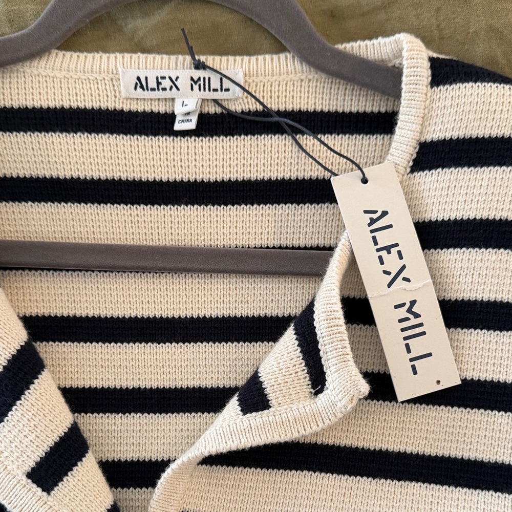 Alex Mill Women's Navy and Cream Striped Cardigan - Picture 5 of 9